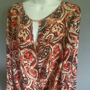 Michael Kors top log sleeve. V neck top. Stylish